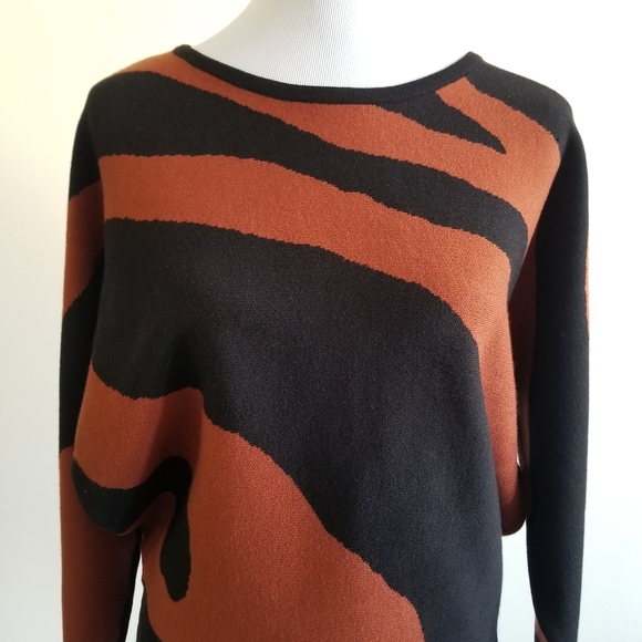 🆕️⬇️Carmen Marc Valvo Eyelash Zebra Print Dolman Sleeve Sweater - Picture 2 of 14
